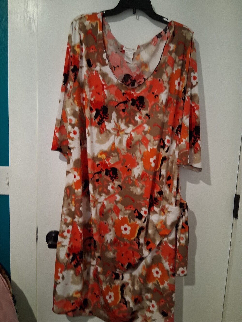 Monroe & Main Orange Floral Scoop Neck Tunic